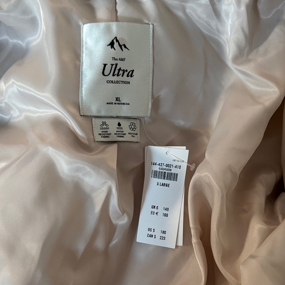 Abercrombie & Fitch Women's Beige Puffer Jacket - Picture 11 of 15